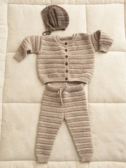 Sandnes Garn 2413-04 Fillip Cardigan, Pants en Bonnet - Image 4